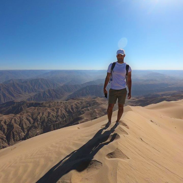 Sandboarding on Cerro Blanco Dune (Nazca)
